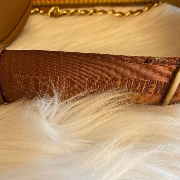 NWT Steve Madden (Bvettal) Straw Crossbody w/ AirPod Case Pouch - Picture 6 of 15